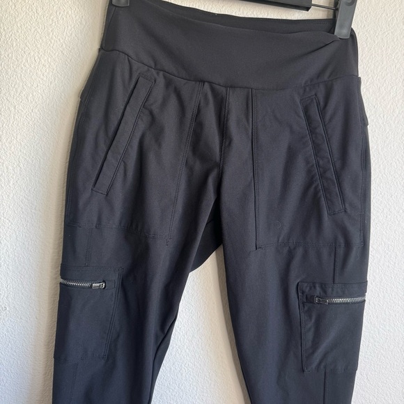 Athleta wander stash black cargo skinny pants size 2 - Picture 4 of 7